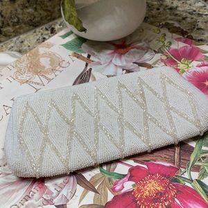 Vintage Made in South Korea white/iridescent beaded zipper bag/cosmetic case